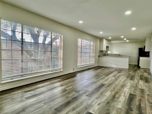 apt-76-2101 Fountain View Dr, Houston, TX, 77057-3643 | Card Image