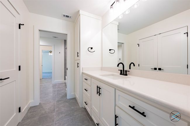 Bathroom with vanity | Image 19
