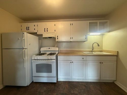 2w-442 Merrimack St, Manchester, NH, 03103-4175 | Card Image