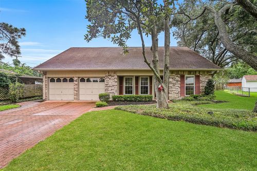 912 Oak Vista Ct, Friendswood, TX, 77546-2106 | Card Image