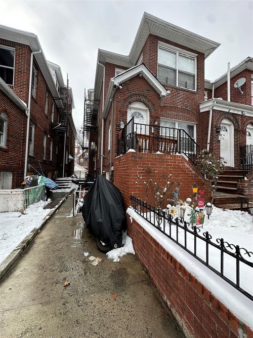 3324 89th St, Jackson Heights, NY, 11372-1644 | Card Image