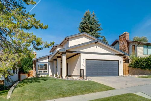 585 Silvergrove Dr Nw, Calgary, AB, T3B4R9 | Card Image