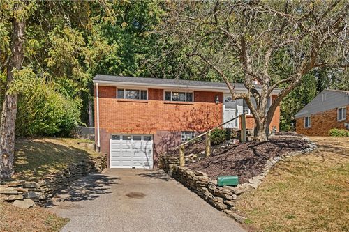 832 Maplewood Dr, Castle Shannon, PA, 15234-2541 | Card Image