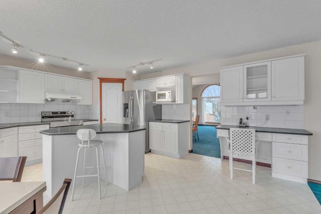 121 Patterson Mount Sw, House other with 5 bedrooms, 4 bathrooms and 4 parking in Calgary AB | Image 14
