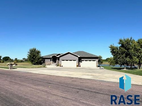 2404 Dean Dr, Mitchell, SD, 57301 | Card Image