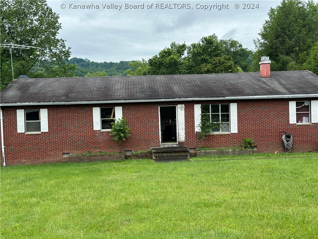 Peyton Ave, Saint Albans, WV 25177
