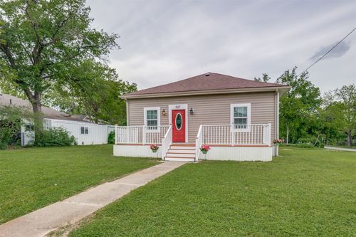 307 E Oak St, Kaufman, TX, 75142-1447 | Card Image