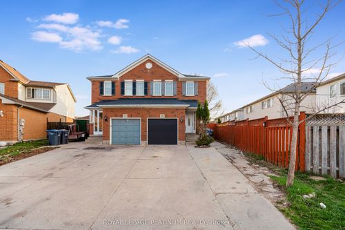 102 Bunchberry Way, Brampton, ON, L6R2E8 | Card Image