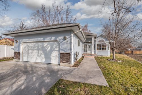 1063 Nw 2nd Ave, Ontario, OR, 97914-2102 | Card Image