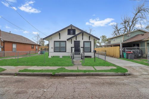 115 E James St, Baytown, TX, 77520-5046 | Card Image