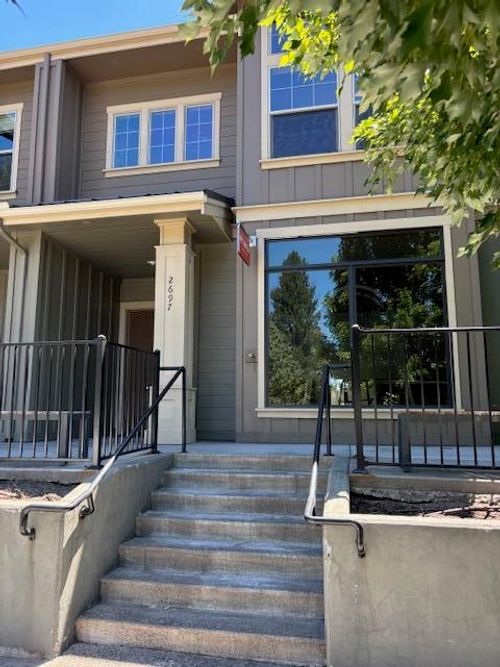 2697 Nw Crossing Dr, Bend, OR, 97703-6704 | Card Image