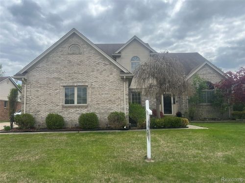 21589 Hunter Cir S, Taylor, MI, 48180-6358 | Card Image