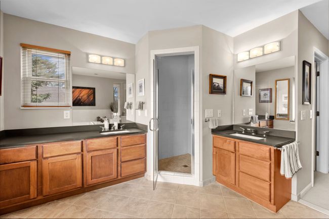 Dual sinks/standup shwr/Pennsylvania Slate counter | Image 41