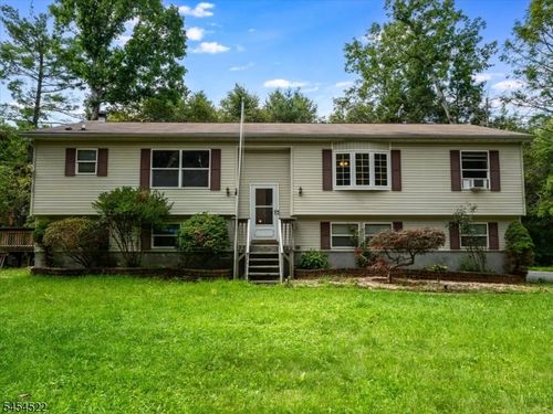 7 Galloping Hill Rd, Montague, NJ, 07827-3204 | Card Image