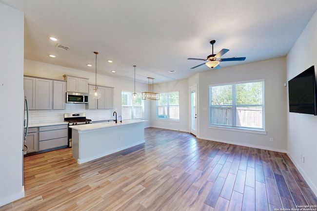 UNIT-17 - 5843 Whitby Rd, House other with 3 bedrooms, 3 bathrooms and null parking in San Antonio TX | Image 7