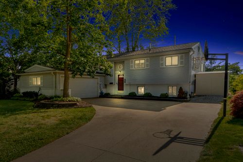 21009 Robinwood St, Farmington, MI, 48336-5077 | Card Image