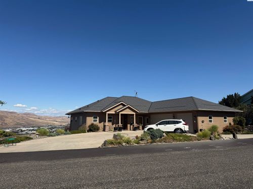2460 Valleyview Dr, Clarkston, WA, 99403-1261 | Card Image