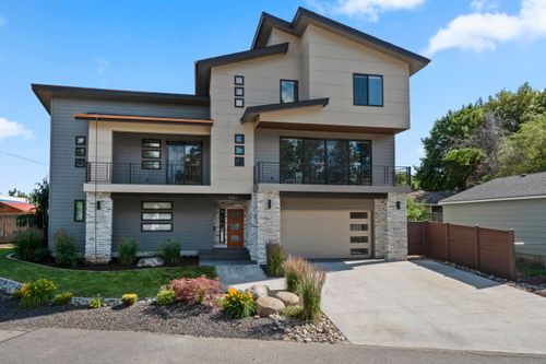 8928 E South Riverway Ave, Millwood, WA, 99212-1956 | Card Image
