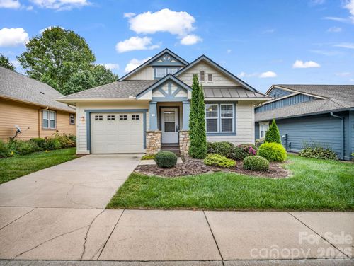 13 Gray Wolf Ln, Hendersonville, NC, 28792-7423 | Card Image