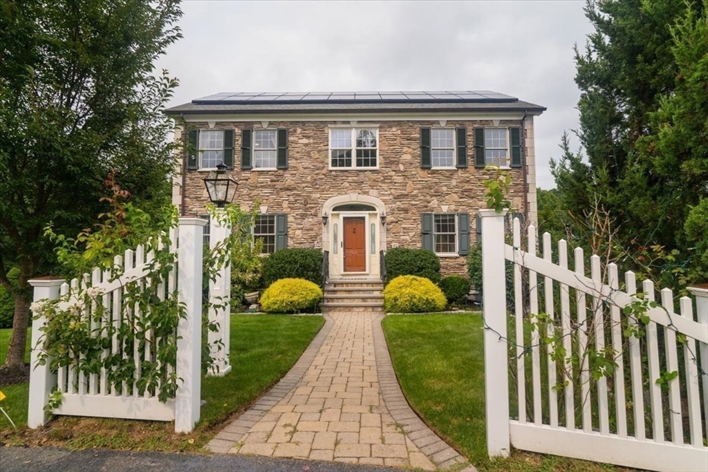 Hammersmith Dr, Saugus, MA 01906