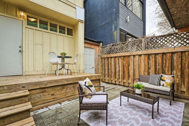 333 Sackville St, House attached with 3 bedrooms, 2 bathrooms and null parking in Toronto ON | Image 36