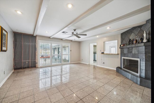Oversized den/family room | Image 12