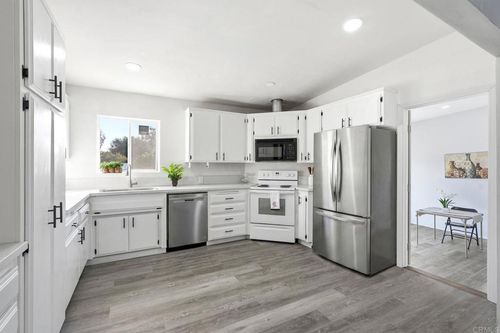 1057 Metcalf St, Escondido, CA, 92026-2301 | Card Image