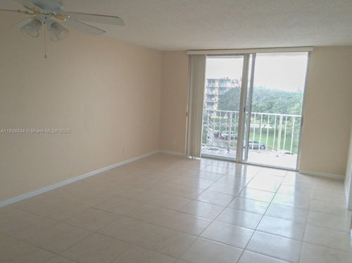 apt-4n-500 Executive Center Dr, West Palm Beach, FL, 33401-4909 | Card Image