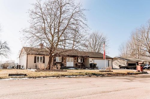 1202 E Iowa St, Prairie Du Chien, WI, 53821-1817 | Card Image