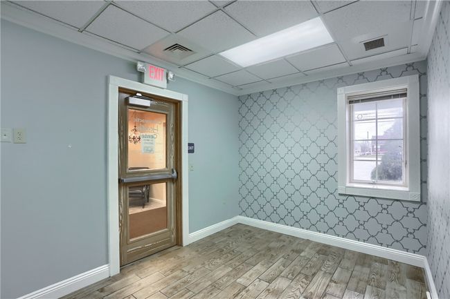 Reception/waiting area | Image 11