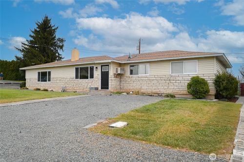 201 S 66th Ave, Yakima, WA, 98908-1722 | Card Image