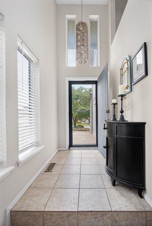 9805 Hefner Village Dr, Oklahoma City, OK, 73162-7773 | Card Image