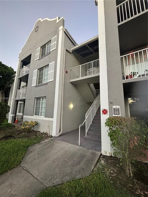 apt-102-777 Sw 111th Way, Pembroke Pines, FL, 33025-6946 | Card Image
