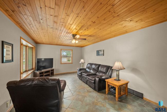 350 W Maple St, House other with 3 bedrooms, 2 bathrooms and null parking in Edgerton MN | Image 7