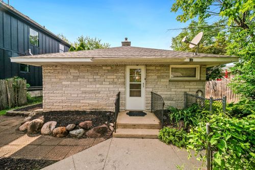 1515 N River Rd, McHenry, IL, 60051-4549 | Card Image