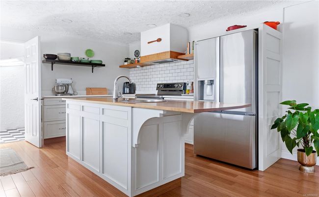 931 Mesher Pl, House other with 3 bedrooms, 3 bathrooms and 4 parking in Esquimalt BC | Image 22