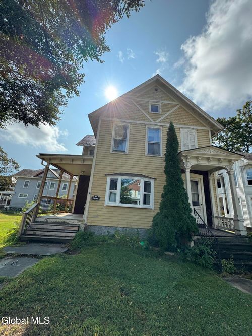 16 Grove Ave, Glens Falls, NY, 12801-2830 | Card Image