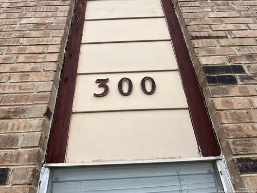 apt-2-300 Moursund Blvd, San Antonio, TX, 78221-3849 | Card Image