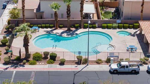 6736 Prairie Dusk Dr, Las Vegas, NV, 89122-8654 | Card Image