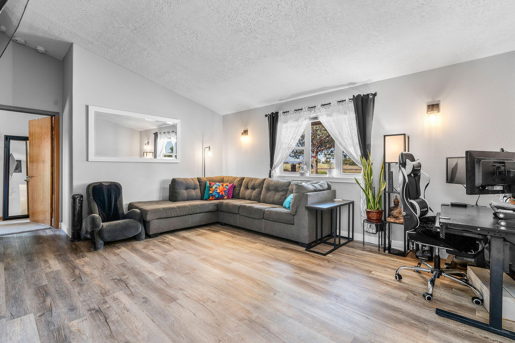 Glacier Ave, Redmond, OR 97756
