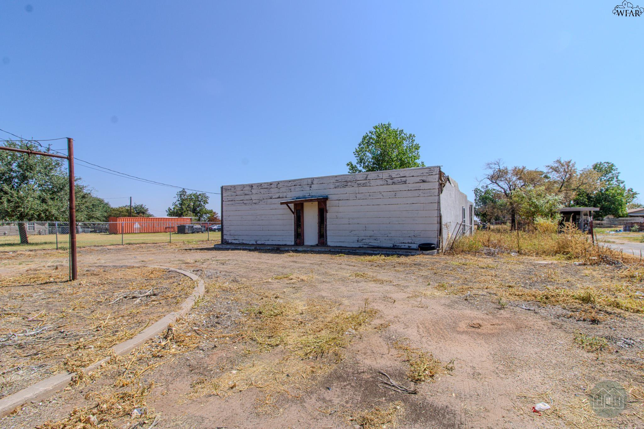 Commercial Sale in Vernon 2