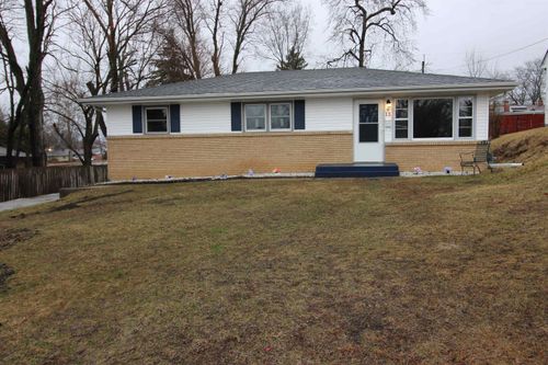 915 Hoban Ave, Rockford, IL, 61101-5239 | Card Image