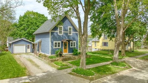 215 Washington St, Chelsea, MI, 48118-1057 | Card Image