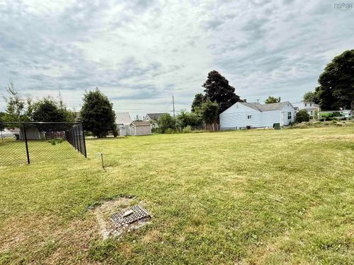 169 Chestnut St, Pictou, NS, B0K1H0 | Card Image