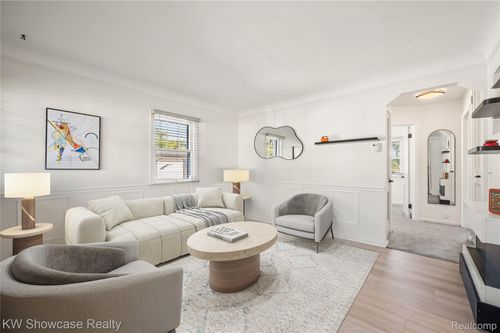 20352 Beatrice St, Livonia, MI, 48152-1851 | Card Image