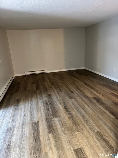 32-32 Burgundy Hill Ln, Middletown, CT, 06457-6331 | Card Image