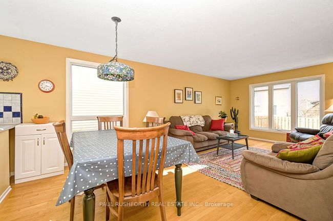 6106 Forestglen Cres, House other with 3 bedrooms, 3 bathrooms and 4 parking in Orleans ON | Image 8