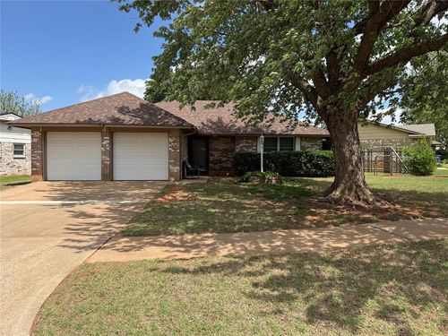 620 S Woodland Dr, Mustang, OK, 73064-3325 | Card Image