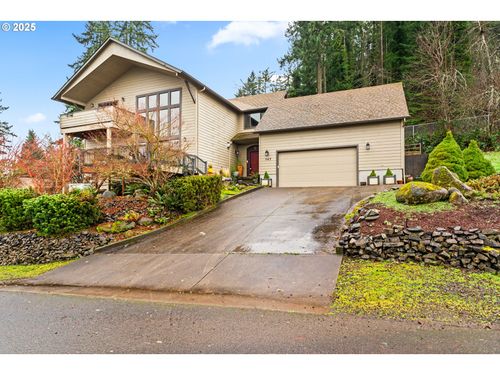 747 Holbrook Ln, Creswell, OR, 97426-7509 | Card Image