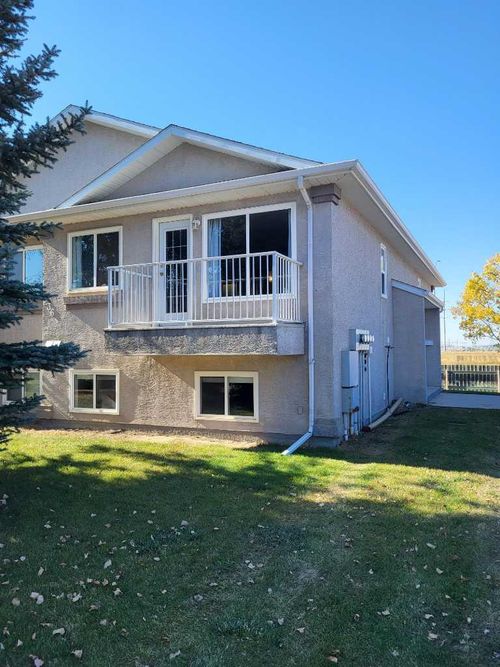 3-236 St. James Boulevard N, Lethbridge, AB, T1H6R2 | Card Image